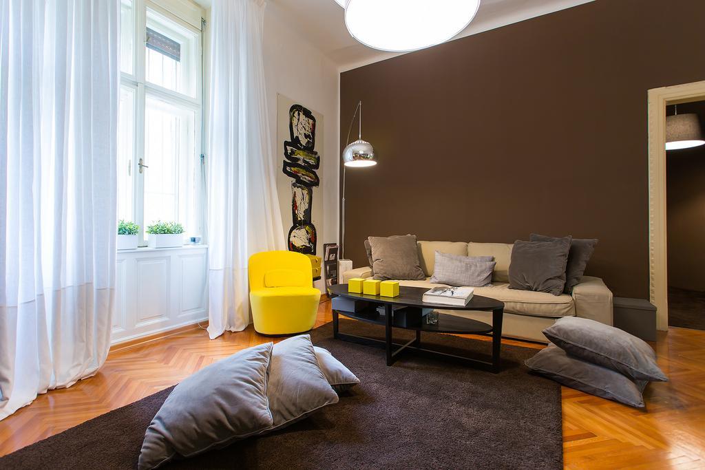 Valsabbion City Suite Pula Exterior photo